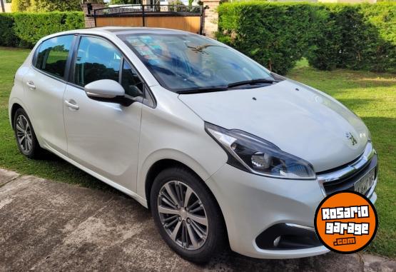 Autos - Peugeot 208. ALLURE 2016 GNC 111111Km - En Venta