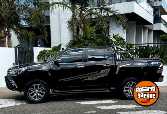 Camionetas - Toyota HILUX SRX 4X4 2017 Nafta 110000Km - En Venta