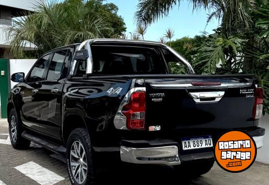 Camionetas - Toyota HILUX SRX 4X4 2017 Nafta 110000Km - En Venta