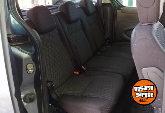 Utilitarios - Peugeot PARTNER TEPEE OUTDOOR 2008 Diesel 290000Km - En Venta