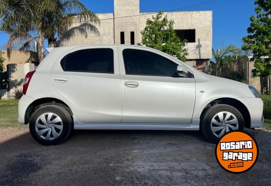 Autos - Toyota Etios 2022 Nafta 57000Km - En Venta