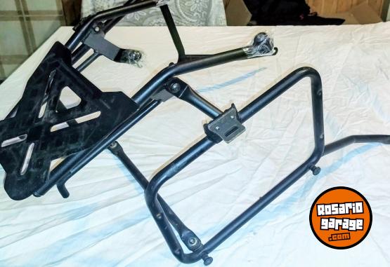 Accesorios para Motos - Soporte lateral y porta ba�l trasero para Benelli 302s - En Venta
