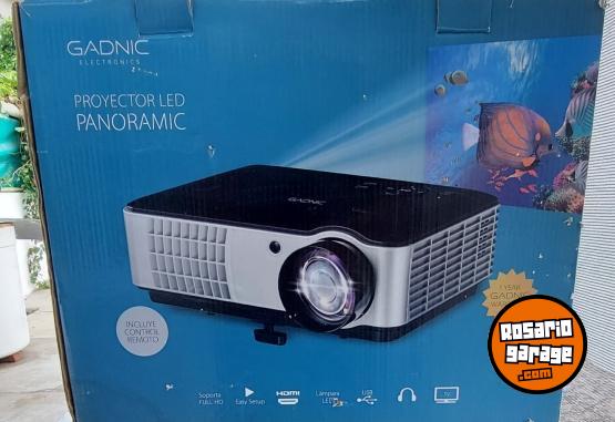 Electr�nica - Vendo Proyector con pantalla Gadnic - En Venta