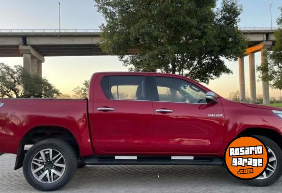 Camionetas - Toyota HILUX 2.8 SRX 4X4 2017 Diesel 120000Km - En Venta