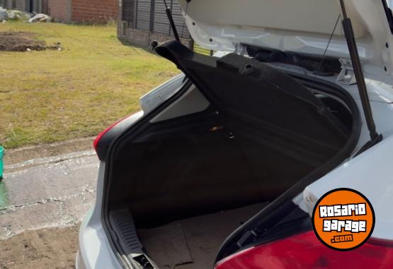 Autos - Ford Focus se plus 2019 Nafta 83000Km - En Venta