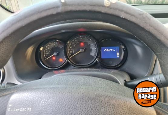 Autos - Renault Logan 2015 GNC 265000Km - En Venta