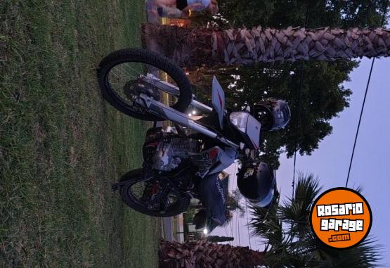 Motos - Motomel Skua 150 silver edition 2025 Nafta 8600Km - En Venta