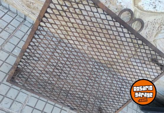 Hogar - Parrilla con patas de bul�n - En Venta