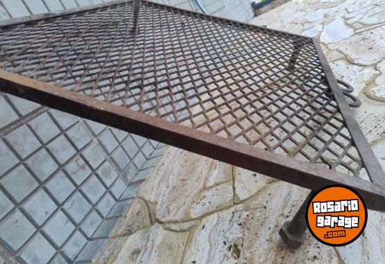 Hogar - Parrilla con patas de bul�n - En Venta