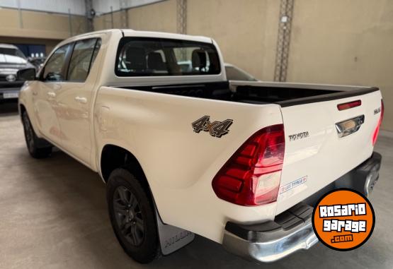 Camionetas - Toyota HILUX SR 4x4 2022 Diesel 136000Km - En Venta