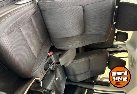 Camionetas - Toyota HILUX SR 4x4 2022 Diesel 136000Km - En Venta