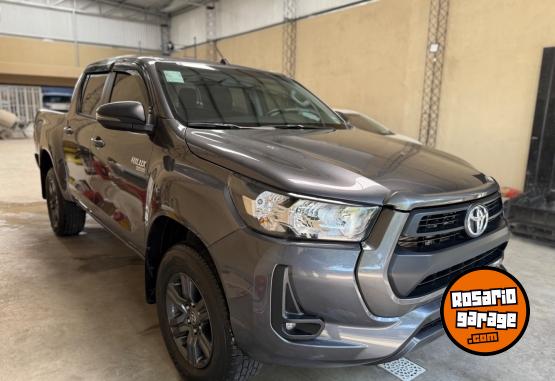 Camionetas - Toyota HILUX SR 2025 Diesel 28000Km - En Venta
