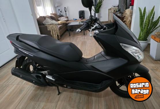 Motos - Honda PCX 150 2017 Nafta 23000Km - En Venta