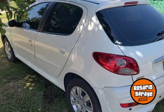 Autos - Peugeot 207 2014 Nafta 126000Km - En Venta