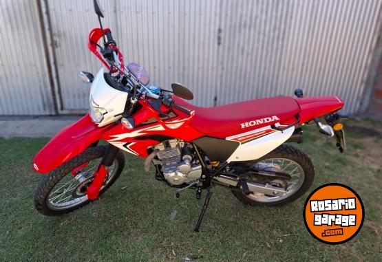 Motos - Honda Tornado 200 2024 Nafta 3700Km - En Venta