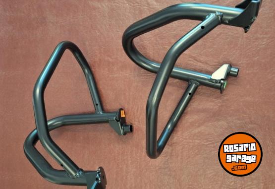 Accesorios para Motos - Defensas + Parabrisa (sin uso) Dominar 400 Tourer - En Venta