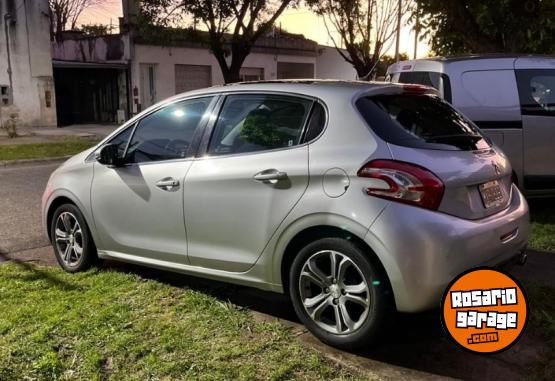 Autos - Peugeot 208 feline 2013 Nafta 130000Km - En Venta