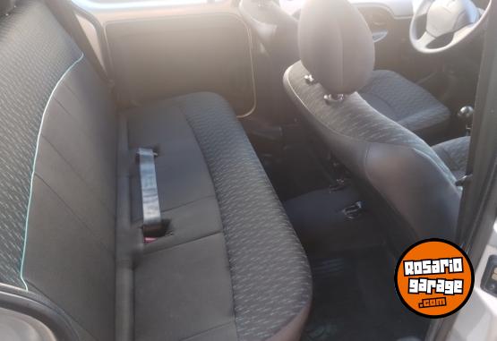 Utilitarios - Renault KANGOO CONFORT 1.6 5A 2016 Nafta 110000Km - En Venta