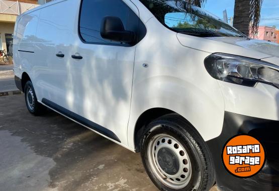 Utilitarios - Peugeot Expert. 2021 Diesel 120000Km - En Venta