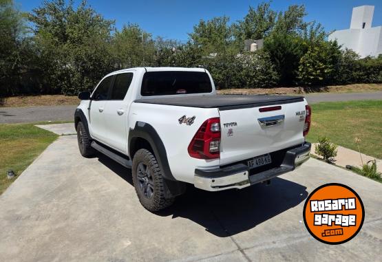 Camionetas - Toyota Hilux srv 2022 Diesel 97500Km - En Venta