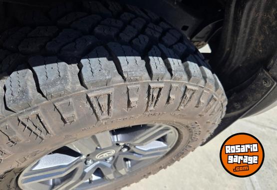 Camionetas - Toyota Hilux srv 2022 Diesel 97500Km - En Venta