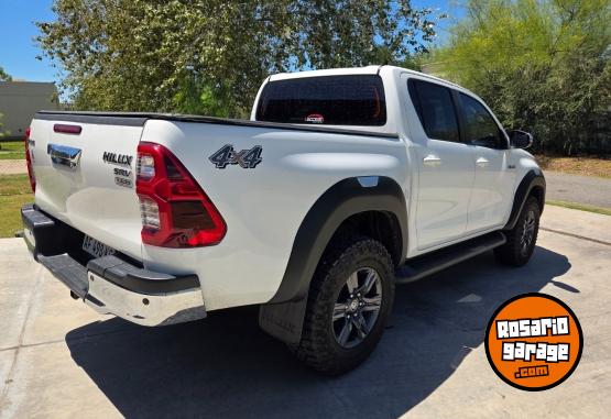 Camionetas - Toyota Hilux srv 2022 Diesel 97500Km - En Venta