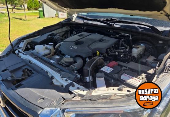 Camionetas - Toyota Hilux srv 2022 Diesel 97500Km - En Venta