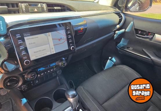 Camionetas - Toyota Hilux srv 2022 Diesel 97500Km - En Venta