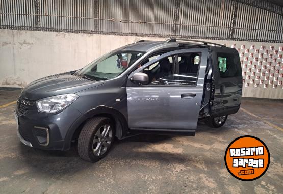 Utilitarios - Renault Kangoo  Stepway 2023 GNC 60000Km - En Venta