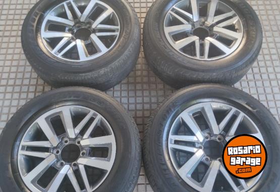 Accesorios para Autos - Llantas 18 Toyota Hilux Sw4 Muy buenas $1.500.000 las 4. NO BAJO PRECIO - En Venta
