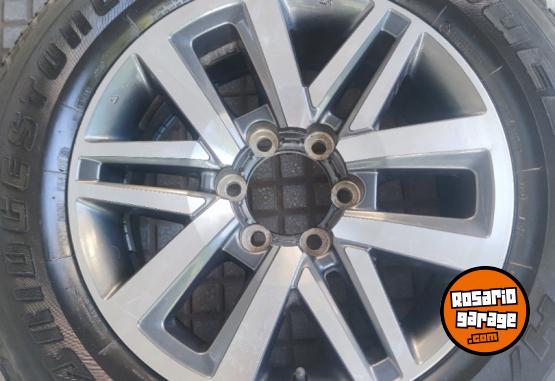 Accesorios para Autos - Llantas 18 Toyota Hilux Sw4 Muy buenas $1.500.000 las 4. NO BAJO PRECIO - En Venta