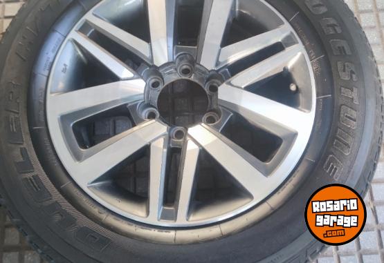 Accesorios para Autos - Llantas 18 Toyota Hilux Sw4 Muy buenas $1.500.000 las 4. NO BAJO PRECIO - En Venta
