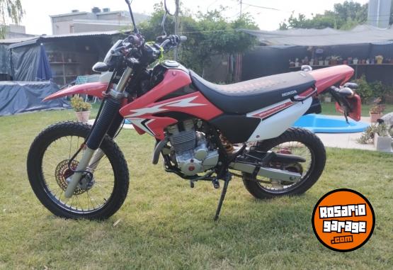 Motos - Honda Tornado 250 2023 Nafta 11300Km - En Venta