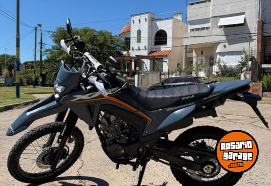 Motos - Honda Tornado 300 L 2024 Nafta 9300Km - En Venta