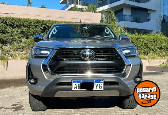 Camionetas - Toyota Hilux 4x4 SRX MT 2022 Diesel 41000Km - En Venta