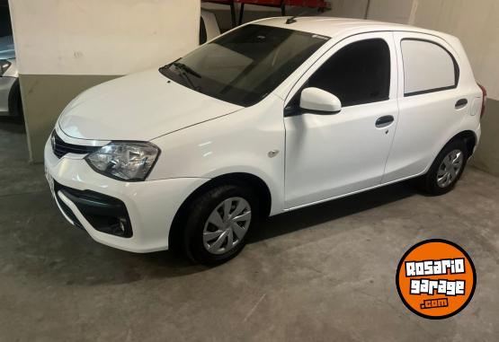 Autos - Toyota Etios de carga 2023 Nafta 97000Km - En Venta