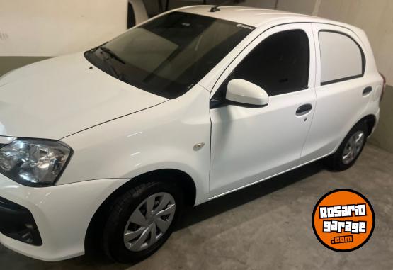 Autos - Toyota Etios de carga 2023 Nafta 97000Km - En Venta
