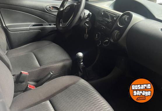 Autos - Toyota Etios de carga 2023 Nafta 97000Km - En Venta