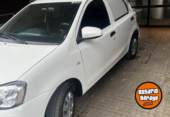 Autos - Toyota Etios de carga 2023 Nafta 97000Km - En Venta