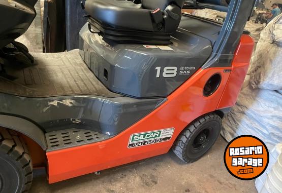 Camiones y Gr�as - AUTOELEVADOR  TOYOTA/ 1800kg 2023 POCO USO - En Venta
