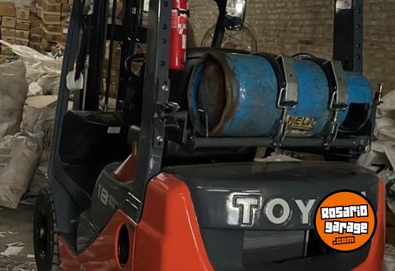 Camiones y Gr�as - AUTOELEVADOR  TOYOTA/ 1800kg 2023 POCO USO - En Venta