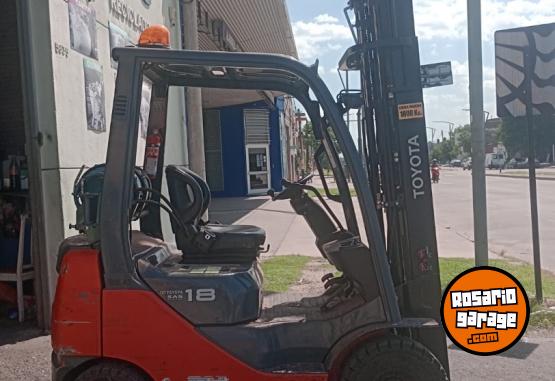 Camiones y Gr�as - AUTOELEVADOR  TOYOTA/ 1800kg 2023 POCO USO - En Venta