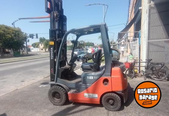 Camiones y Gr�as - AUTOELEVADOR  TOYOTA/ 1800kg 2023 POCO USO - En Venta