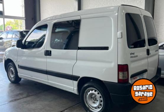 Utilitarios - Peugeot Partner 2016 Diesel 94000Km - En Venta