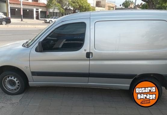 Utilitarios - Citroen BERLINGO FURGON HDI 2018 Diesel 190000Km - En Venta