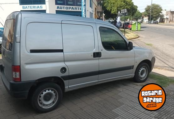 Utilitarios - Citroen BERLINGO FURGON HDI 2018 Diesel 190000Km - En Venta