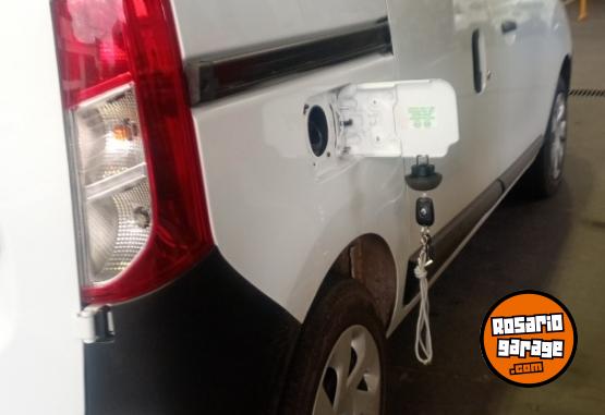 Utilitarios - Renault Kangoo 2025 GNC 25000Km - En Venta