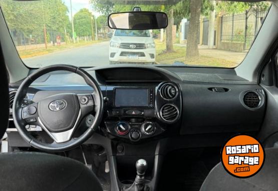Autos - Toyota Etios 1.5 xls 2017 Nafta 160000Km - En Venta