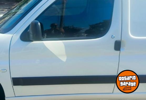 Utilitarios - Peugeot PARTNER FURGON 1,6 2022 Diesel 55300Km - En Venta