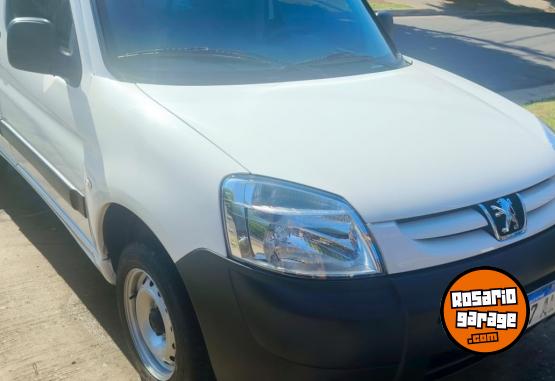 Utilitarios - Peugeot PARTNER FURGON 1,6 2022 Diesel 55300Km - En Venta